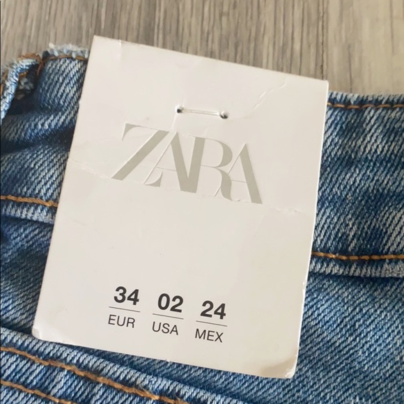 Zara Denim Shorts - Picture 3 of 5